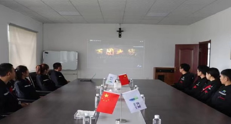 【木蘭龍能】木蘭龍能公司組織開展中國(guó)人民抗日戰(zhàn)爭(zhēng)暨世界反法西斯戰(zhàn)爭(zhēng)勝利75周年觀影活動(dòng) (1).jpg